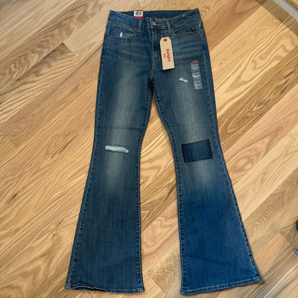 NWT Levi’s high rise flare denim. Size 29 x 32. Medium wash.